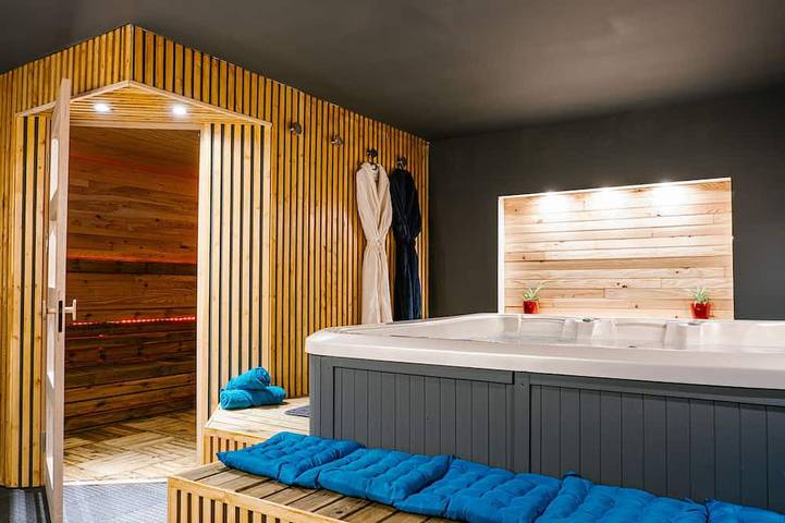 Holiday apartment for 6 people, with sauna and hot tub as well as pool and garden - 1