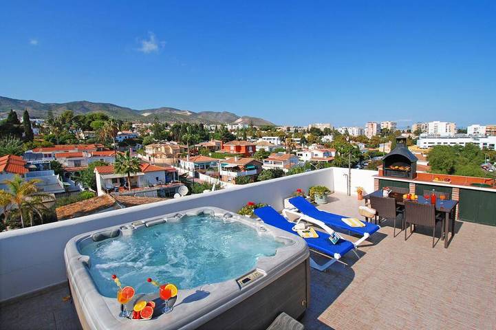 Ferienwohnung für 4 Personen, mit Pool und Balkon sowie Whirlpool und Garten - 1