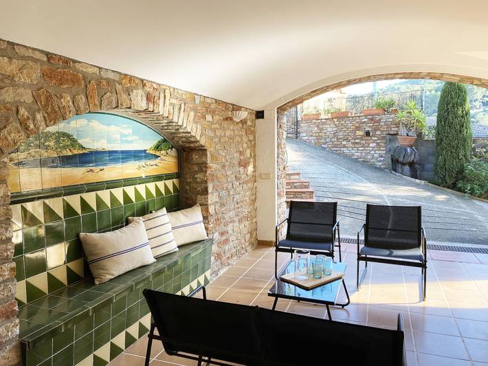 Ferienwohnung für 5 Personen, mit Terrasse und Garten sowie Ausblick in Sa Riera