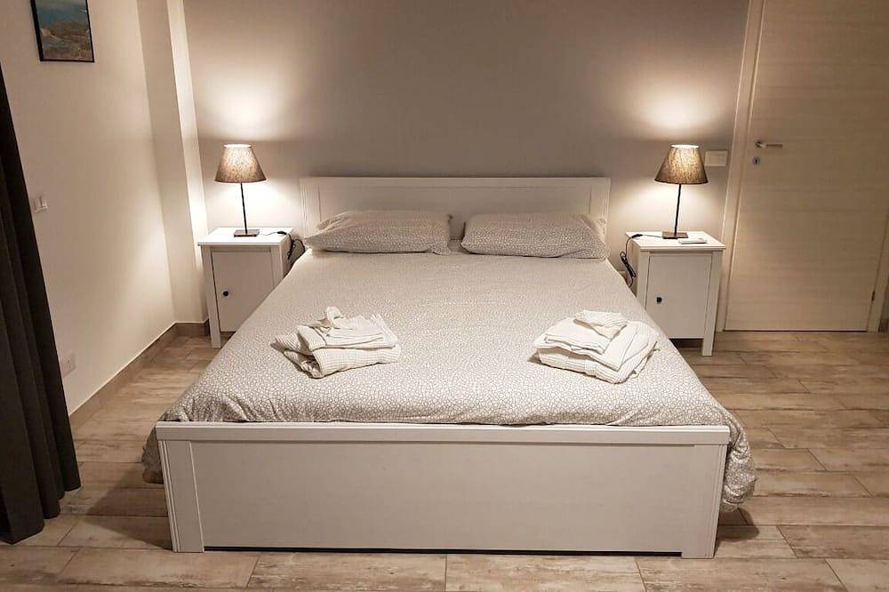 Villa Ginevra tweede eenheid appartement met zwembad wifi gratis parkeren in Santa Venerina, Etna