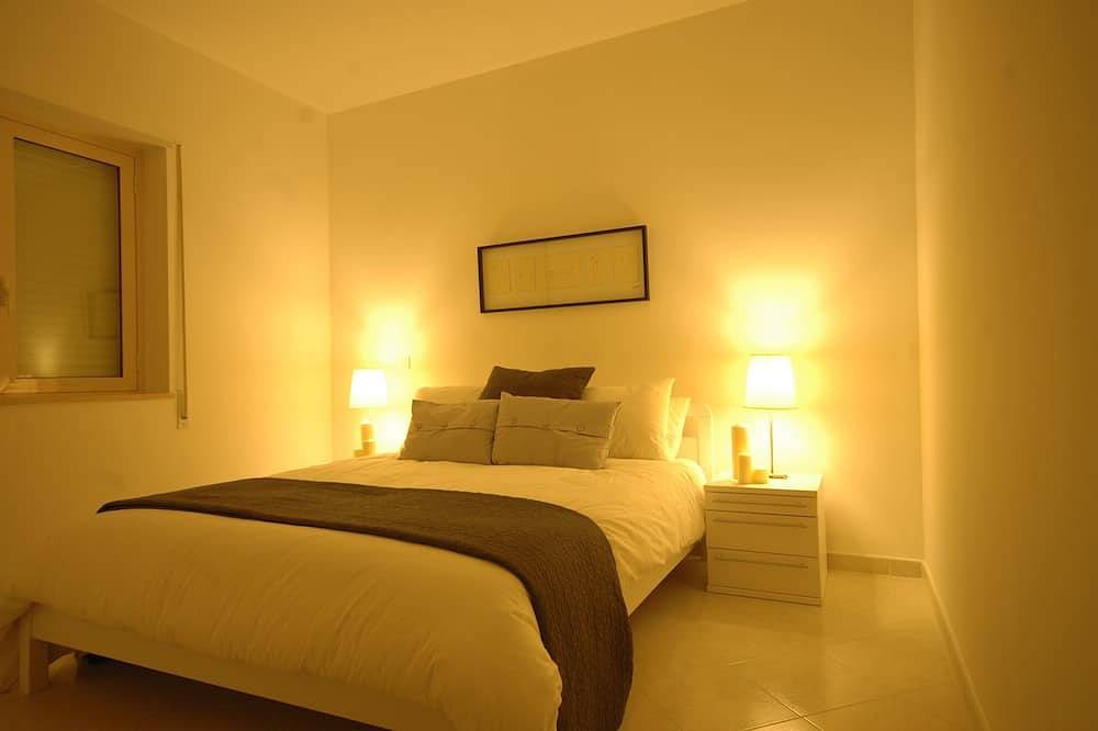 Entire apartment, High-Speed Internet, large roof terrace (& outdoor kitchen), two beds, two bath. in Pizzo, Vibo Valentia Province