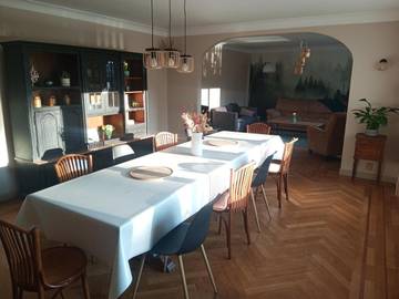 Gîte pour 10 personnes, avec jardin et vue sur le lac à Hadol