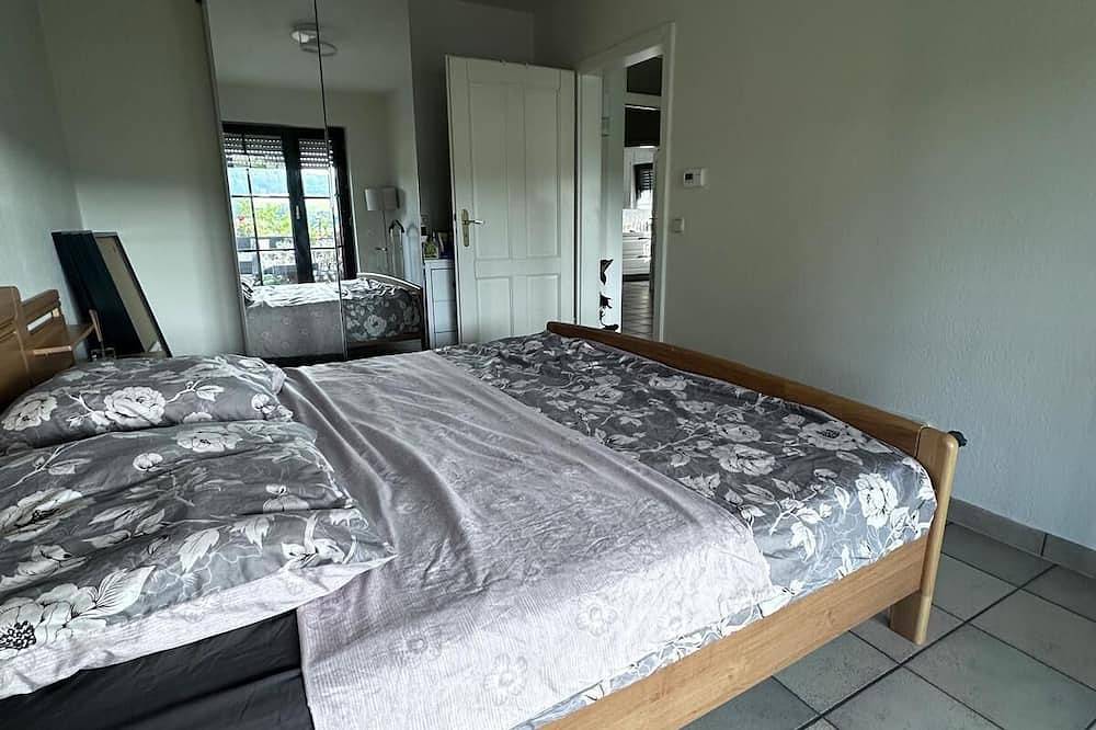Ganze Wohnung, Großzügige Ferienwohnung am Aartalsee – Arbeiten & Entspannen im Grünen in Bischoffen, Naturpark Lahn-Dill-Bergland
