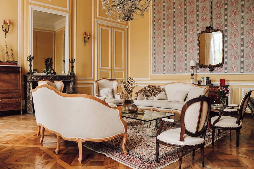 Château with Spa, Golf, Tennis, Basket, swimming pools, gardens. in Saint-Michel en Pré-Bocage, Región de Caen