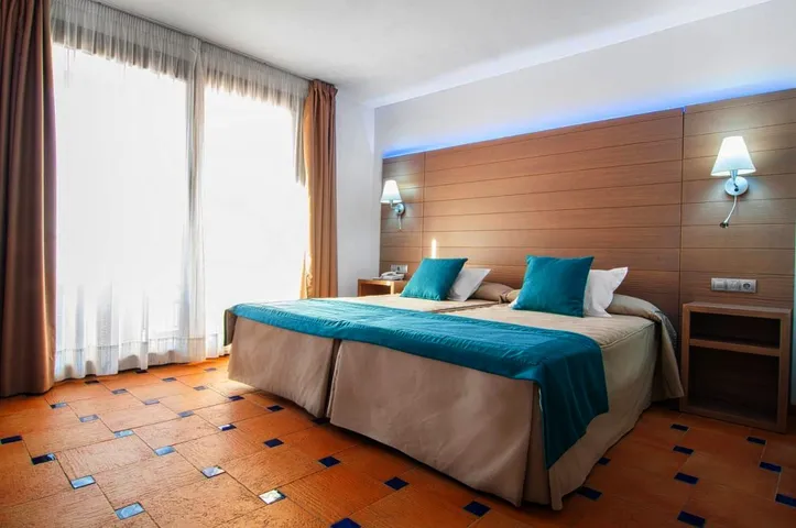 Hotel for 2 people, with terrace and sauna as well as hot tub and pool, with pets - 1
