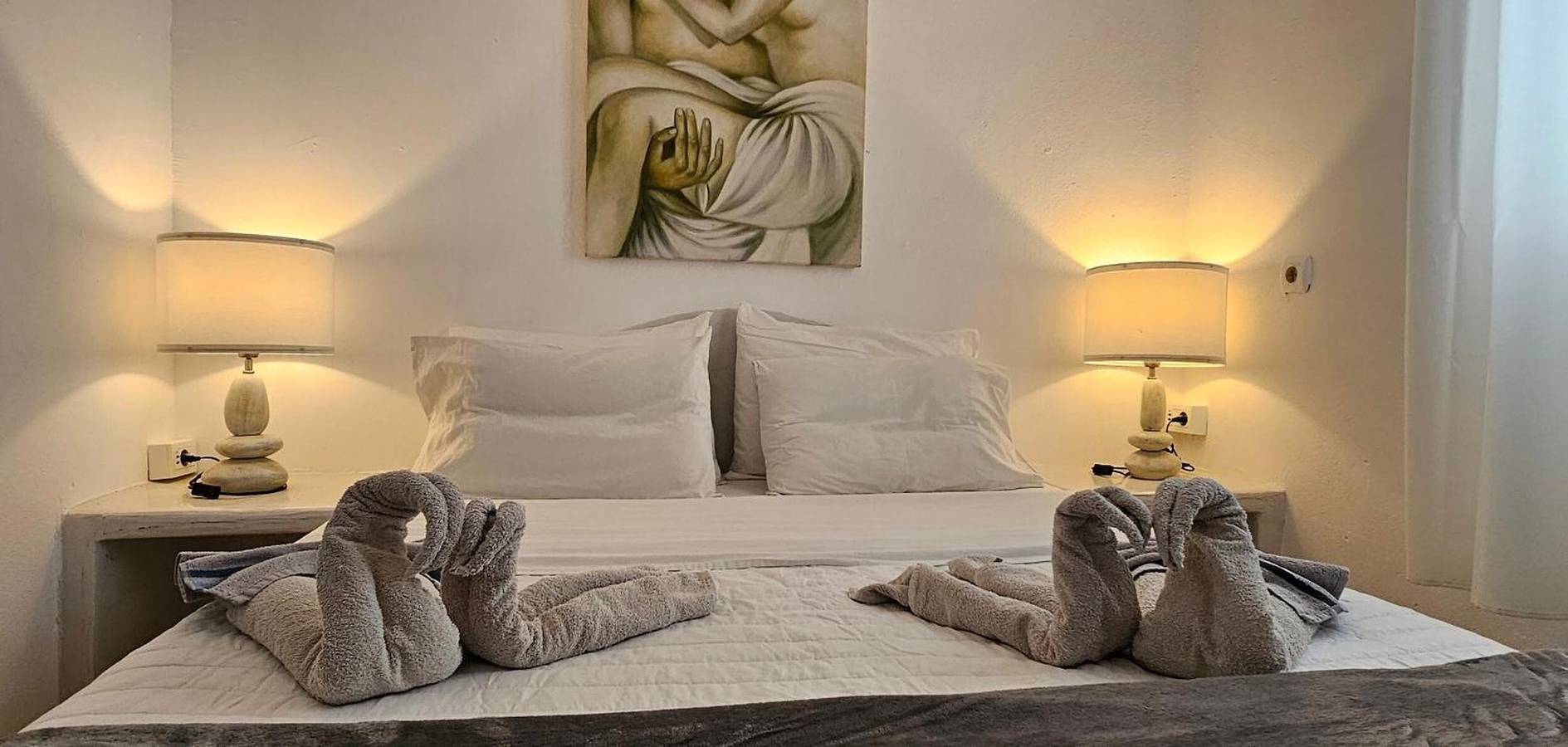 Apartamento entero, Apartamento de dos dormitorios con vistas a la montaña, Wi-Fi y aire acondicionado in Playa de Perivolos, Perissa