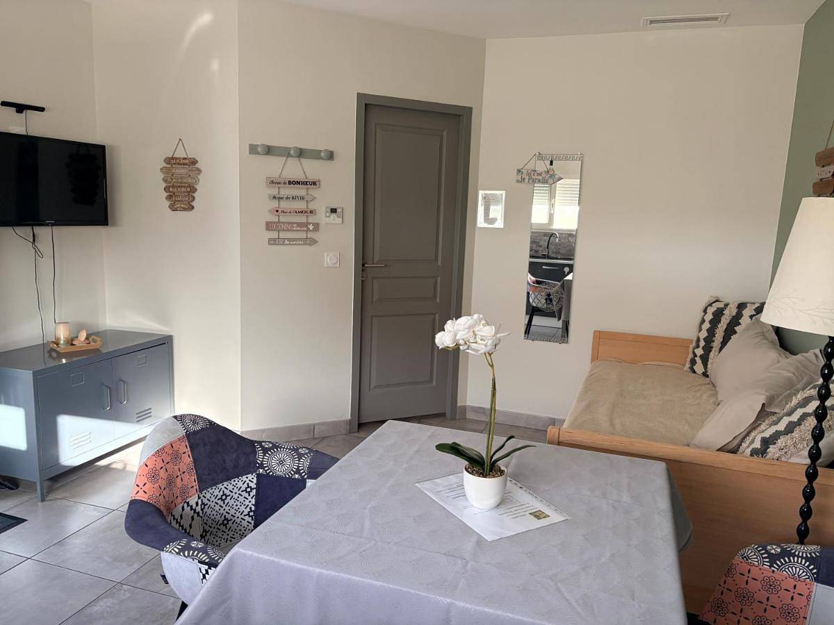 Appartement entier, Studio tout confort au cœur des Graves in Portets, Région de Langon
