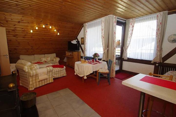 Ferienwohnung für 3 Personen, mit Balkon und Garten sowie Sauna