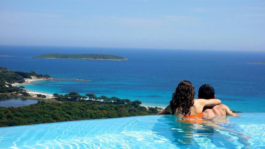 Parc de vacances pour 2 personnes, avec Balcon et Jacuzzi ainsi que Terrasse et Jardin en Corse-du-Sud