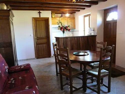 Gîte pour 2 personnes, avec terrasse dans Village de Collonges la Rouge - 4