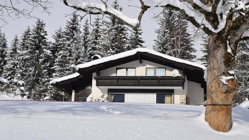 Ferienwohnung für 10 Personen, mit Balkon und Terrasse sowie Garten und Sauna in Ramsau am Dachstein