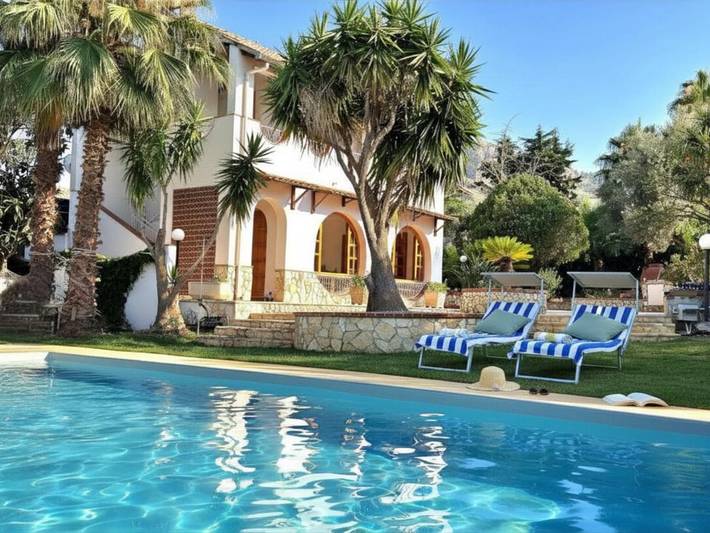 Villa con piscina per 9 persone, con piscina e panorama nonché giardino a Altavilla Milicia