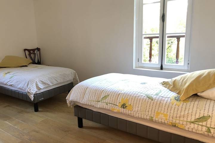 200 M2 Dreamhouse for 10 with private pool and garden in beautiful park in Montévrain, Seine-et-Marne
