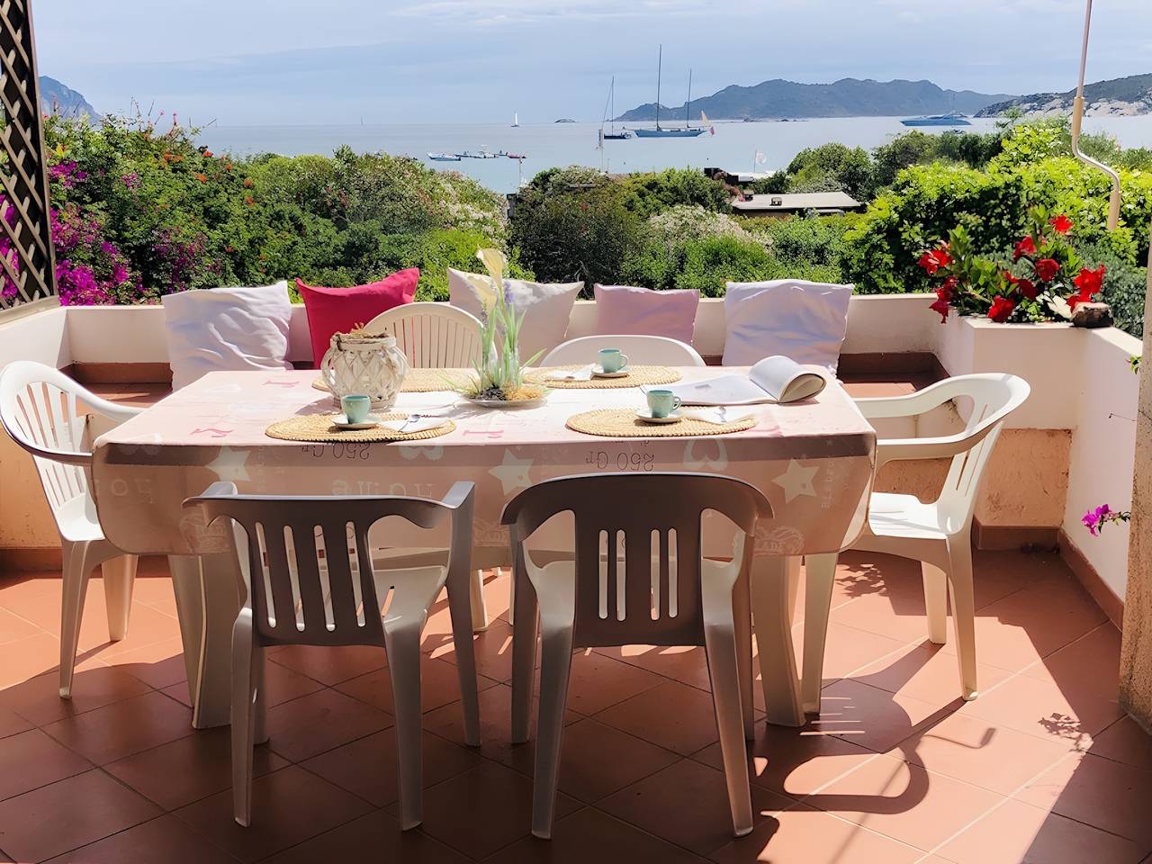 Ganze Wohnung, Apartment 'Trilocale Taverna 80 m vom Strand' mit Meerblick, privater Terrasse & Klimaanlage in Porto Taverna, Loiri Porto San Paolo