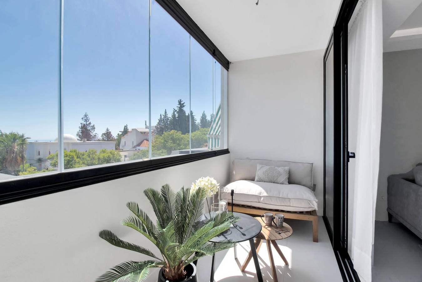 Entire apartment, Apartment '5min De Puerto Banús' with Mountain View, Wi-Fi and Air Conditioning in Marbella West, Marbella