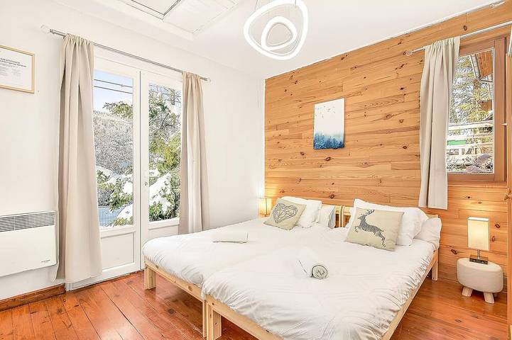 Chalet entier & spa privatif, 3 places de parking, ski et lac à proximité in Seyne-les-Alpes, Alpes-de-Haute-Provence