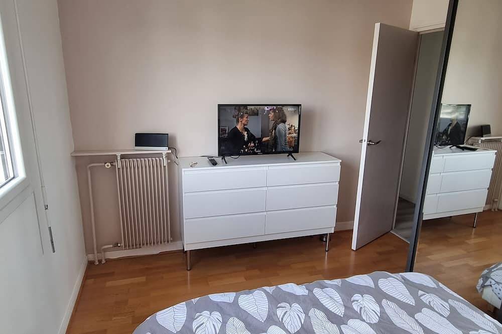 Entire apartment, Appartement Refait à Neuf Proche de Tous les Transports in Rosny-sous-Bois, Seine-Saint-Denis