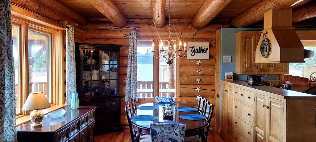 5 Star Log Beach House by the Ocean in Kings County (Kanada)