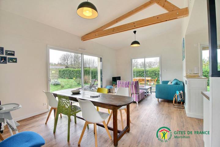 Gîte pour 4 personnes, avec terrasse et jardin à Férel