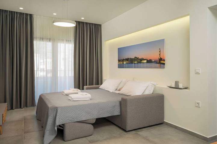 Appartement entier, Athina Suite 1 chambres 1 salle de bain avec piscine extérieure Platanias, Chania in Plataniás, Région de la Canée