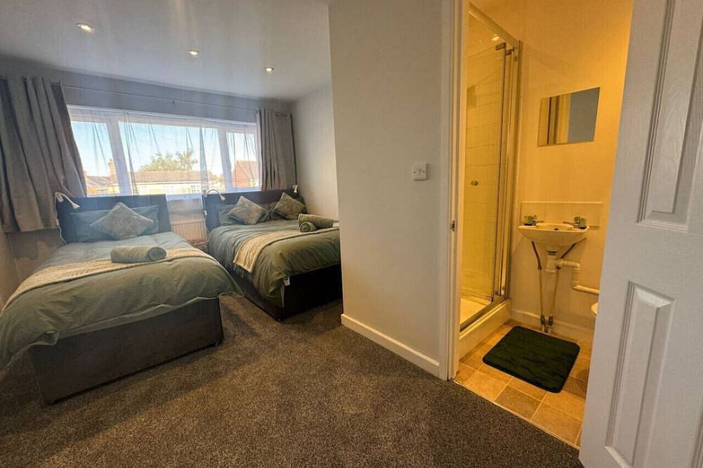 Spacious Contractor Accommodation in Swindon, North Wessex Downs