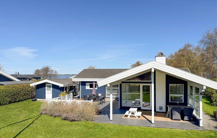 Ferienhaus für 6 Personen, mit Terrasse und Whirlpool sowie Garten