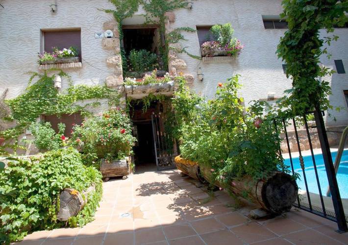 Casa rural para 3 personas, con Jacuzzi y Terraza además de Jardín y Piscina en Arroyo Frío