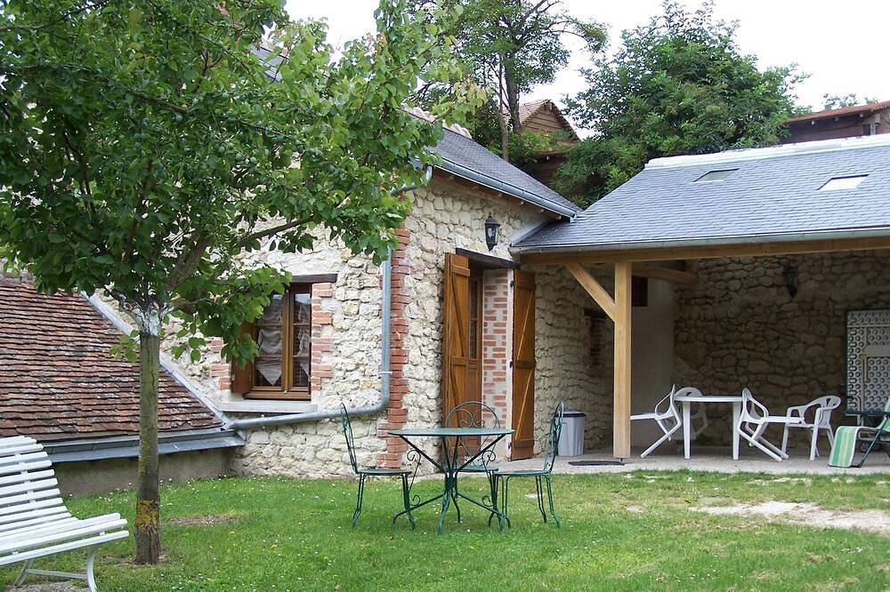 Maison de campagne, près d'Amboise et châteaux, balançoires et jardin in Dierre, Région de Tours