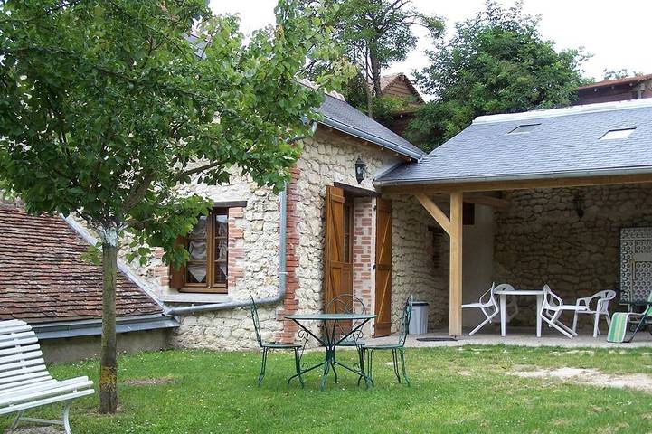 Gîte pour 5 personnes, avec jardin et terrasse à Dierre