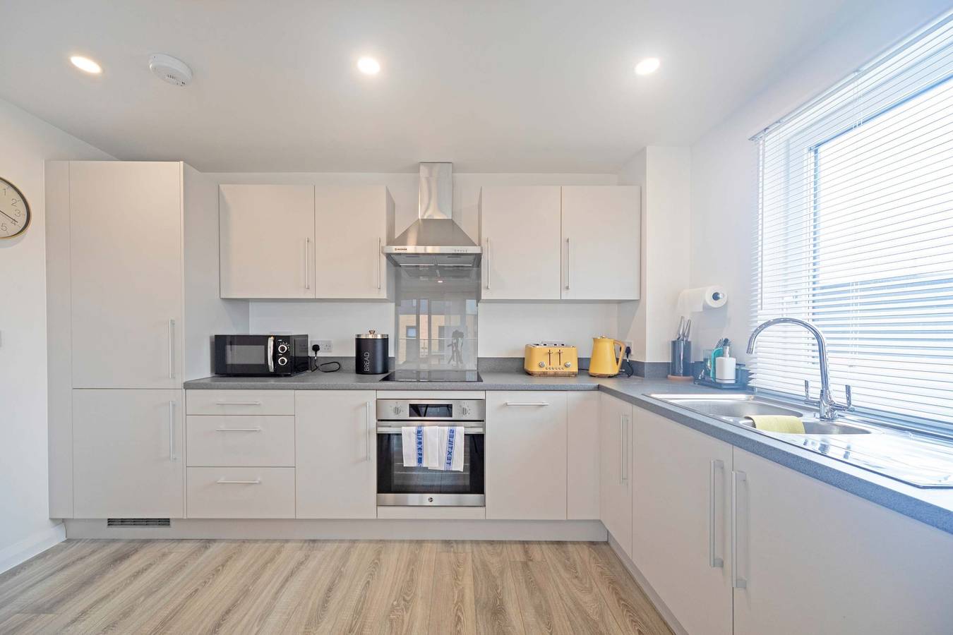 Entire apartment, Stunning 2 Bed Ashford Apartment with Terrace in Ashford, Ashford region