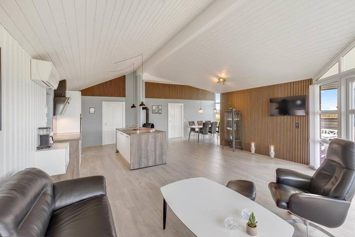 Ferienhaus für 6 Personen, mit Balkon/Terrasse und Whirlpool sowie Terrasse und Garten in Blavand - 2