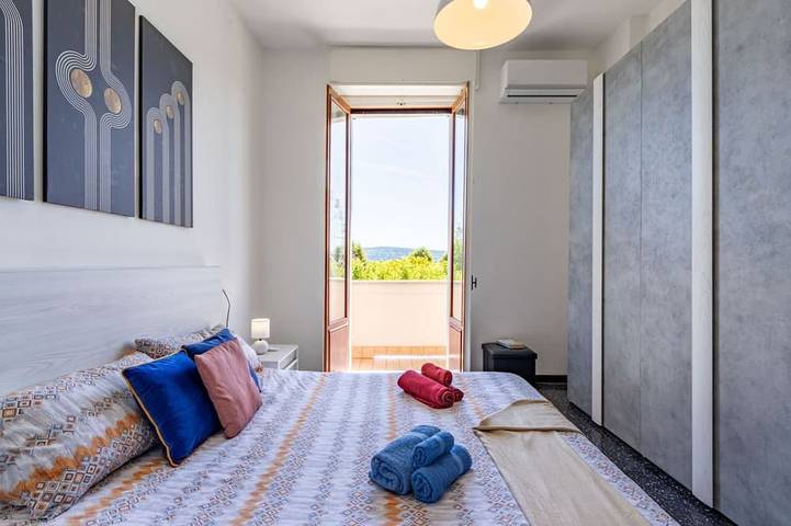 Ganze Wohnung, The Lux Apartment - Arona, Lakefront - AC - WiFi - By Guestaly in Arona (Lago Maggiore), Arona Gemeinde