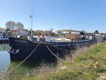 Bateau pour 8 personnes, avec terrasse et vue dans le Gard