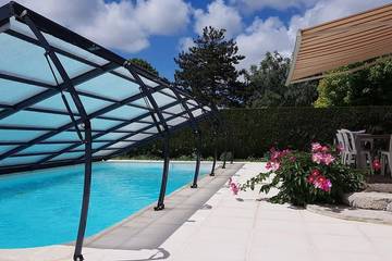 Gîte pour 10 personnes, avec piscine et jardin à La Jarrie