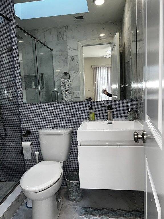 Beautiful home close to the beach with hot tub in Long Branch, Monmouth County