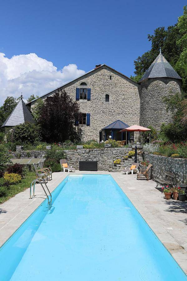 Location de vacances pour 2 personnes, avec Terrasse et Jardin ainsi que Piscine et Vue dans Haut-Valromey