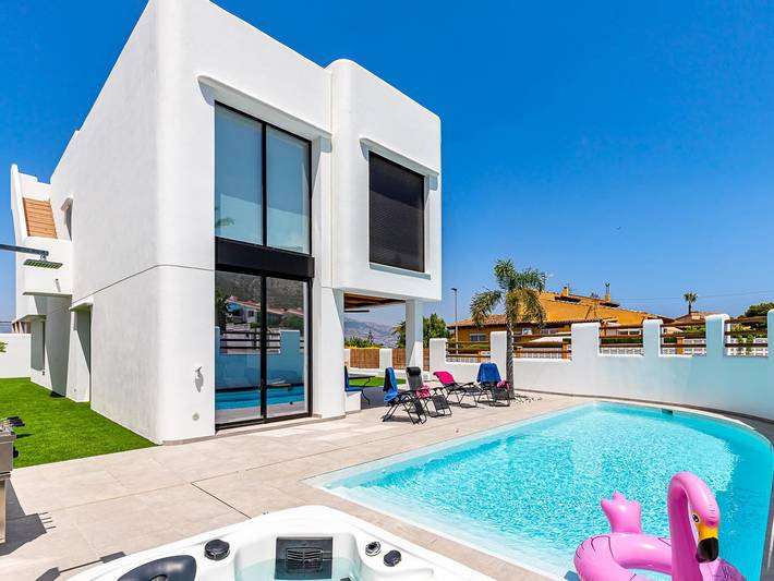 Vakantiehuis voor 6 personen, with Terras and Whirlpool as well as Tuin in L'Alfàs del Pi