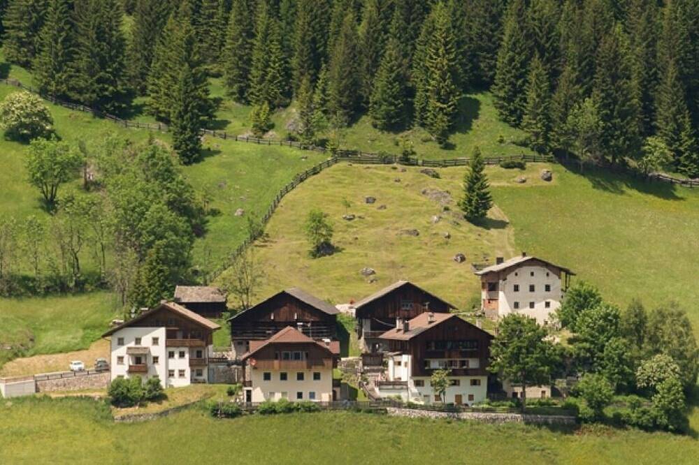 Ganze Wohnung, Apartments Ai Sanc' - Apartment 2 in Corvara in Badia, Dolomiti Superski