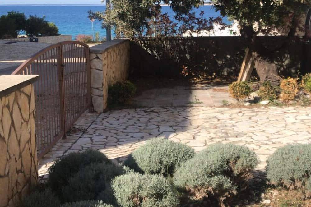 Salt&sea Summerhouse Mandre, 30m vom Strand, Garten,whirlpool,meerblick in Mandre, Pag