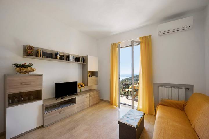 Appartamento intero, Appartamento Pet Friendly I Girasoli con vista sul mare e Wi-Fi in Moglio, Alassio