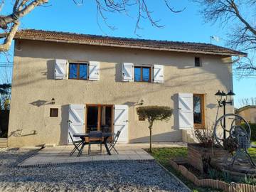 Location de vacances pour 7 personnes, avec jardin et piscine, animaux acceptés à Brens