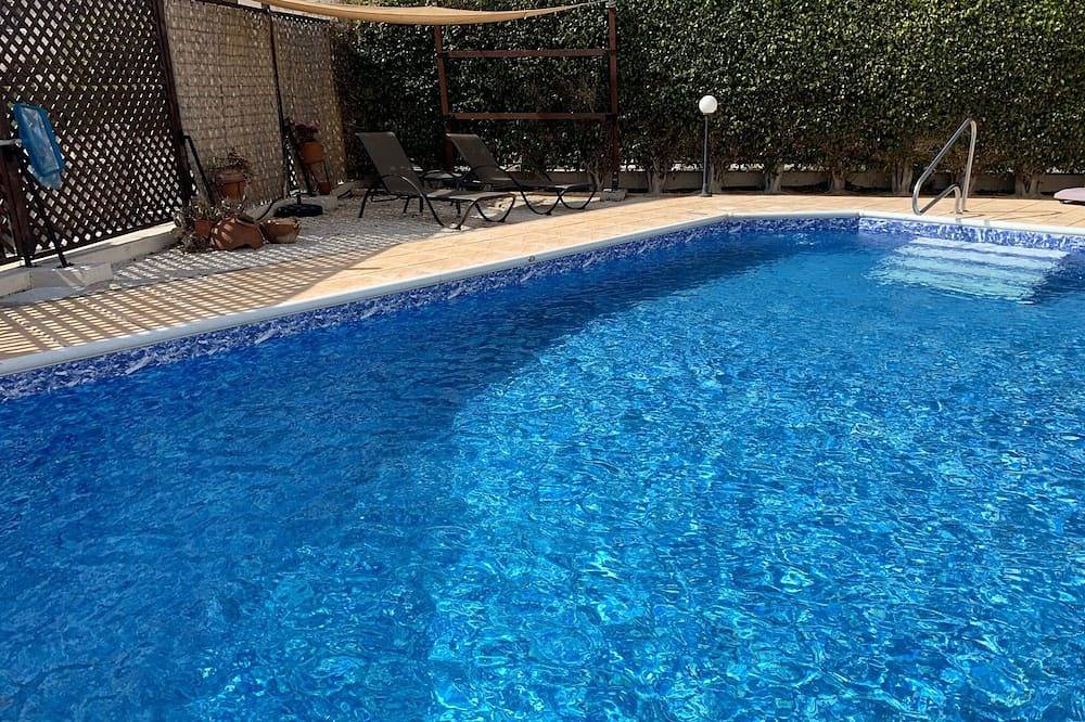 Villa Lesbos ist eine schöne, geräumige Villa mit 2 Schlafzimmern und privatem Pool in der Nähe des Strandes in Peyia, Südzypern