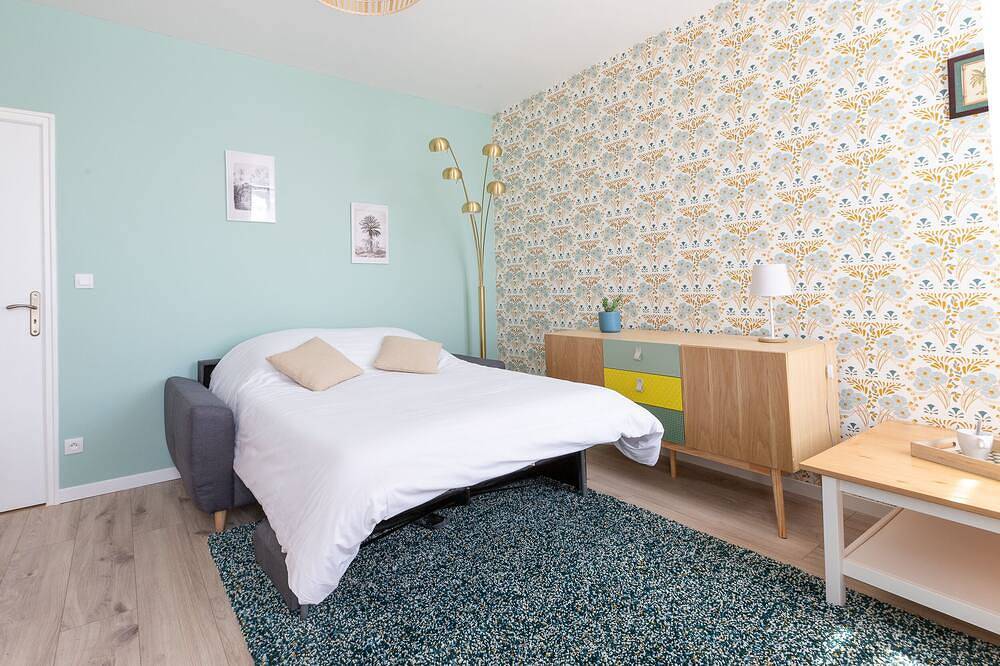 Appartement entier, Appartement-Supérieure-Sdb privée avec douche in Saint-Quentin, Aisne