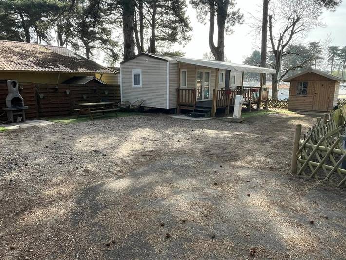 Camping pour 8 personnes, avec Jacuzzi et Terrasse ainsi que Bassin pour enfant et Piscine