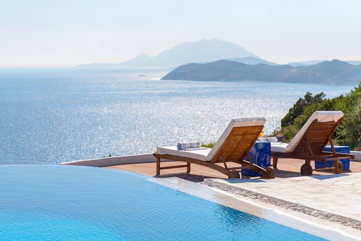 Villa for 12 people, with garden and terrace in Rhodes