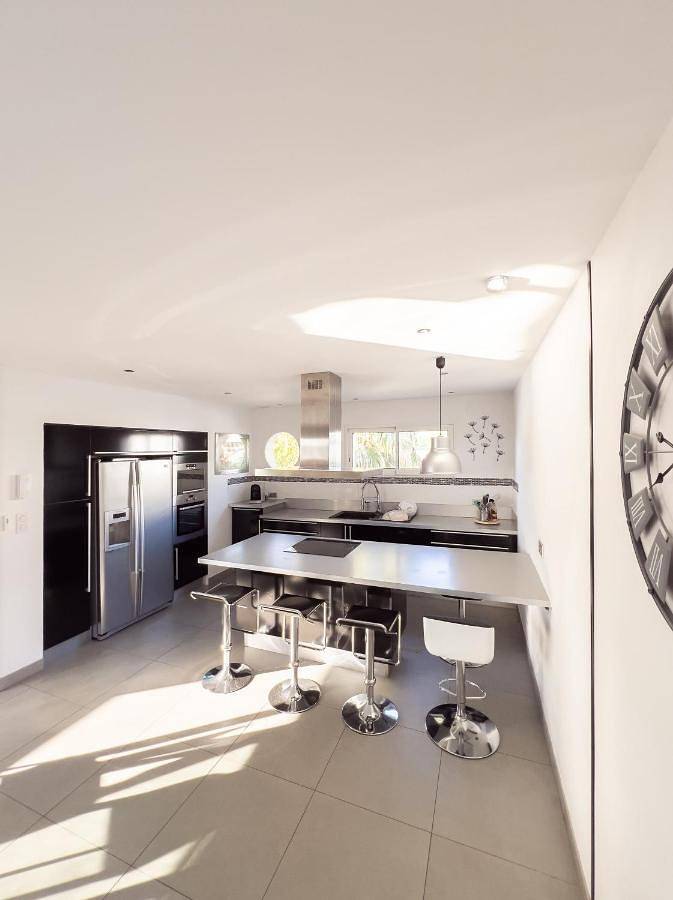 Location de vacances pour 10 personnes, avec jardin ainsi que piscine et terrasse à Trouillas - 4