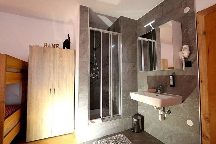 Double room with bathroom (1 double bed, 1 extra bed) in Zederhaus, Ski Amadé