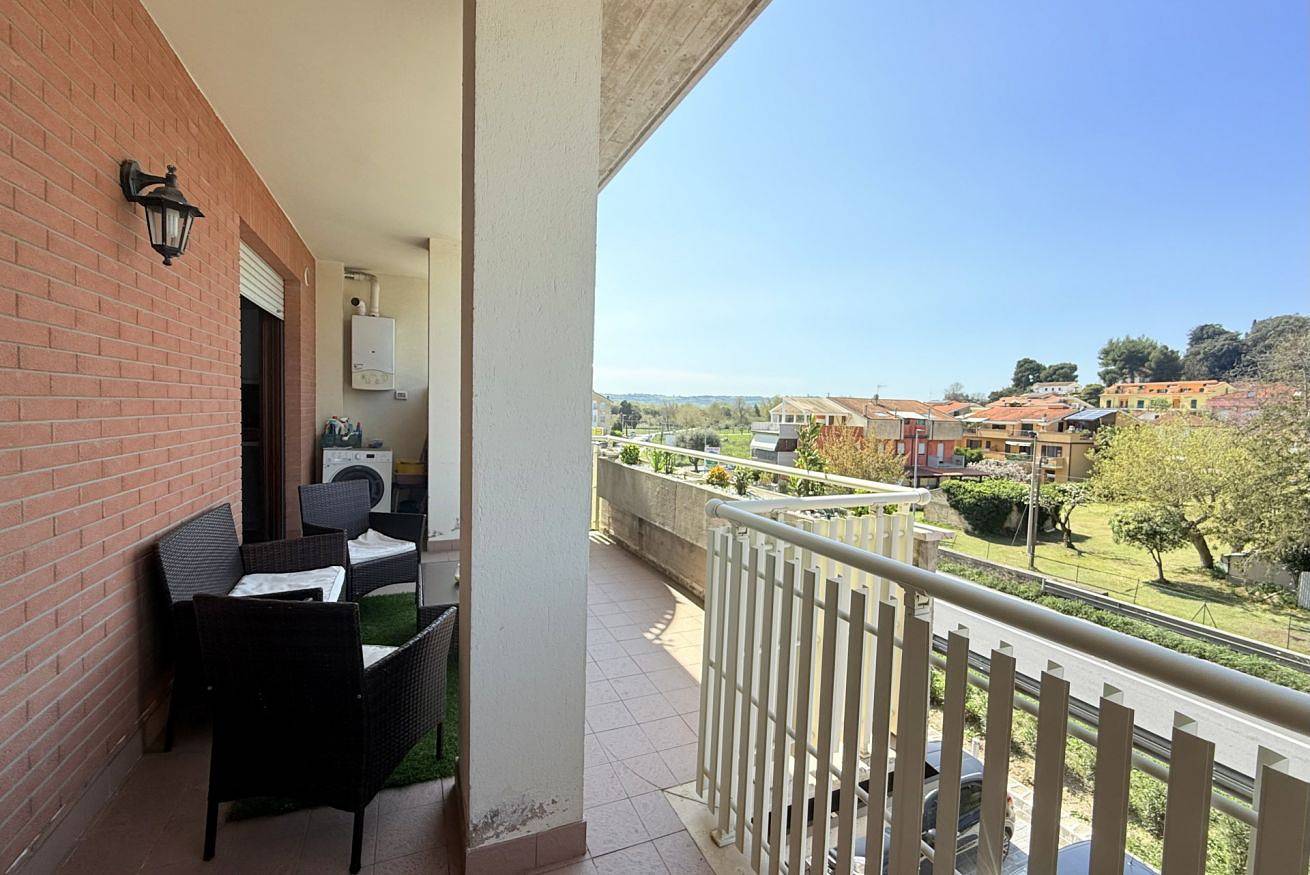 Ganze Wohnung, Ferienwohnung für 6 Personen mit Balkon/Terrasse in Porto Recanati, Adriaküste Marken