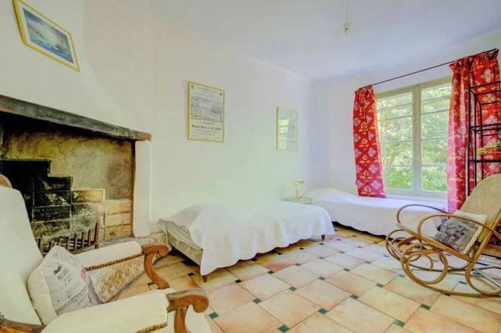 Ganze Wohnung, Charming cottage in Réattu with terrace and park view - sleeps in Fourques, Mittelmeerküste (Frankreich)