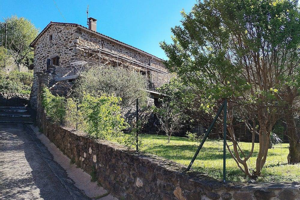 Mes Maisons Guest Gite, 2 Bedroom with Aircon, swimming pool and linen included. in Gagnières, Parc national des Cévennes